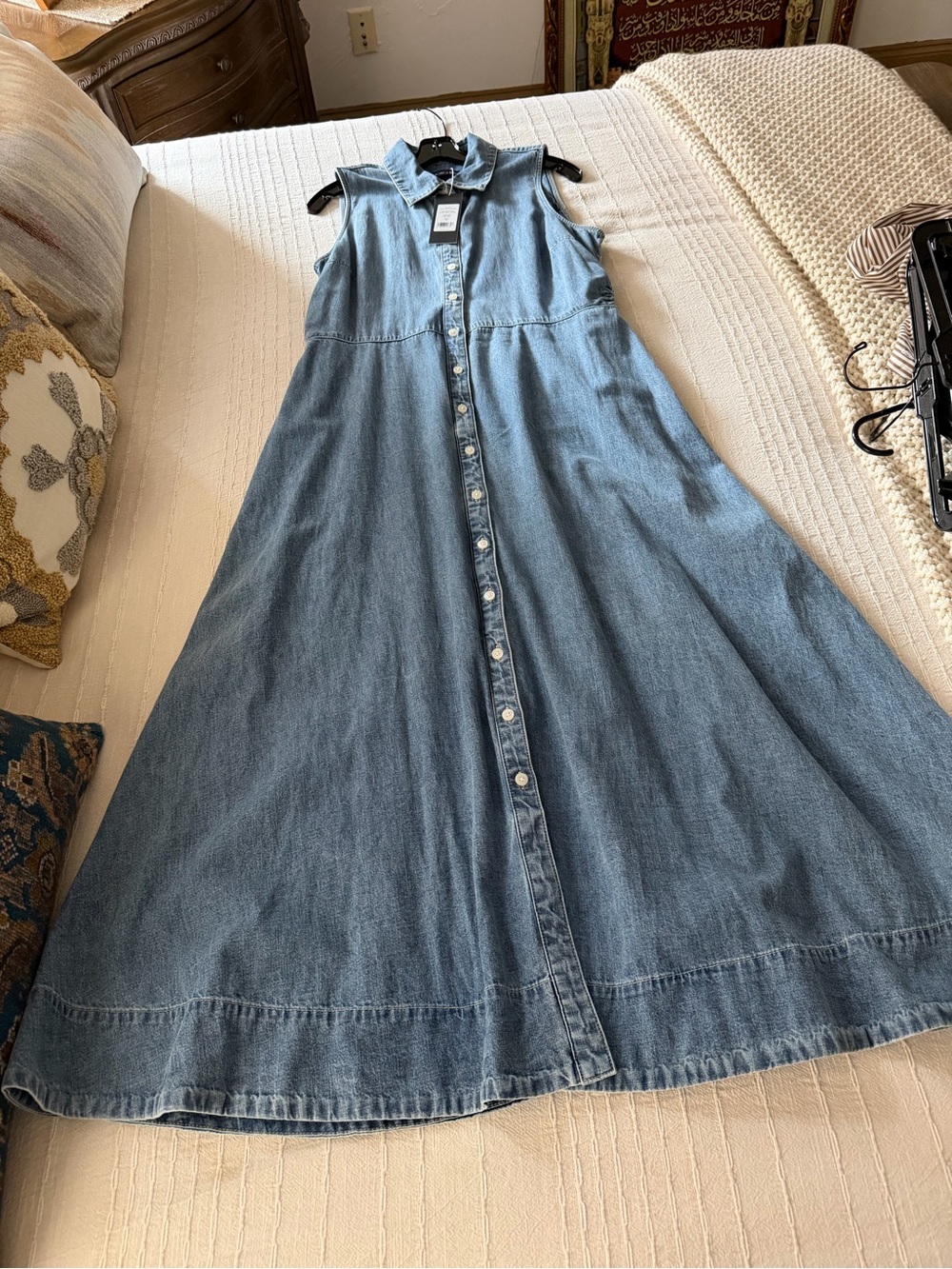Veronica Beard
Fuller denim midi shirt dress
NWT
Size 14 regular - Picture 6 of 10